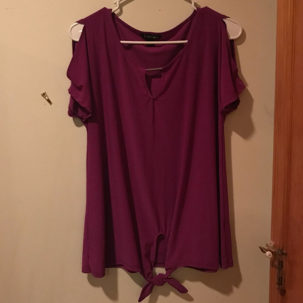 Roz & Ali Plum Tie Front Blouse | Size: M